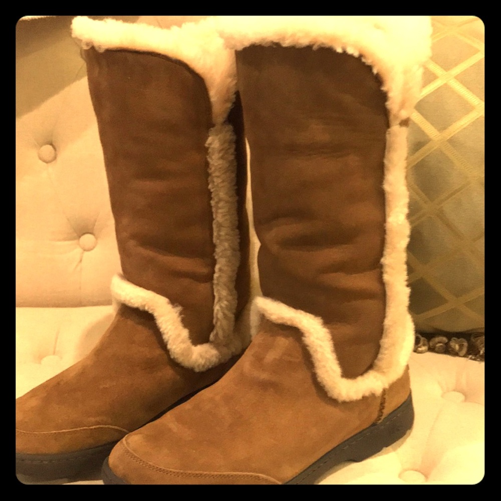 UGG Sunburst Boot. Worn twice🌞
